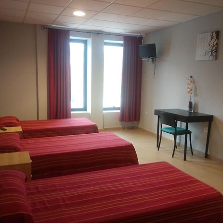 Hostal La Molina Алора Екстериор снимка